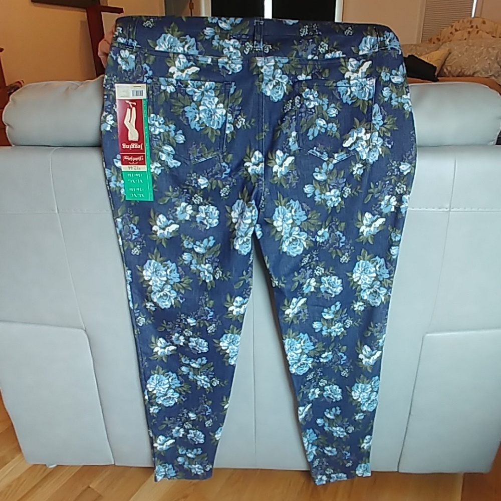 Dress pants - Picture 2 of 2